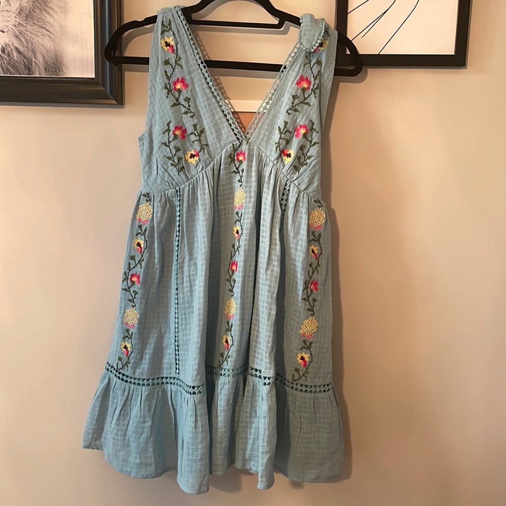 UO baby blue floral summer mini dress. Size SM. Like new. No stains or rips.